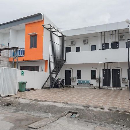 RedDoorz At Sani Guest House Balikpapan  Exterior foto
