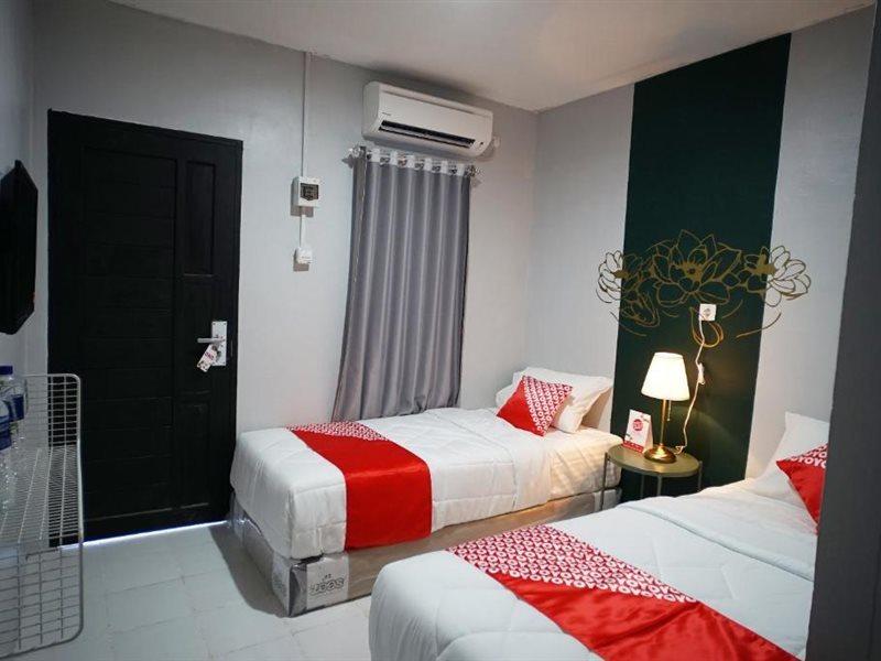 RedDoorz At Sani Guest House Balikpapan  Exterior foto