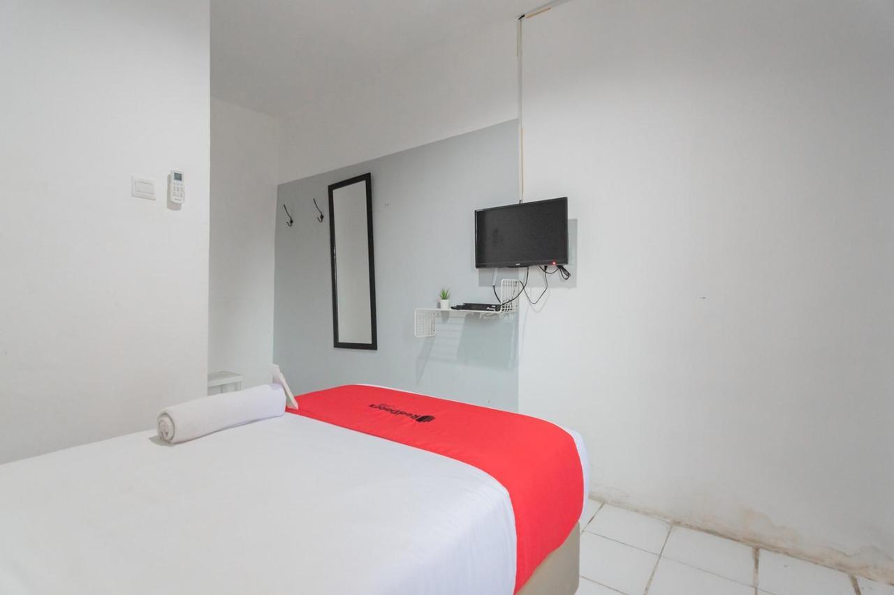 RedDoorz At Sani Guest House Balikpapan  Exterior foto